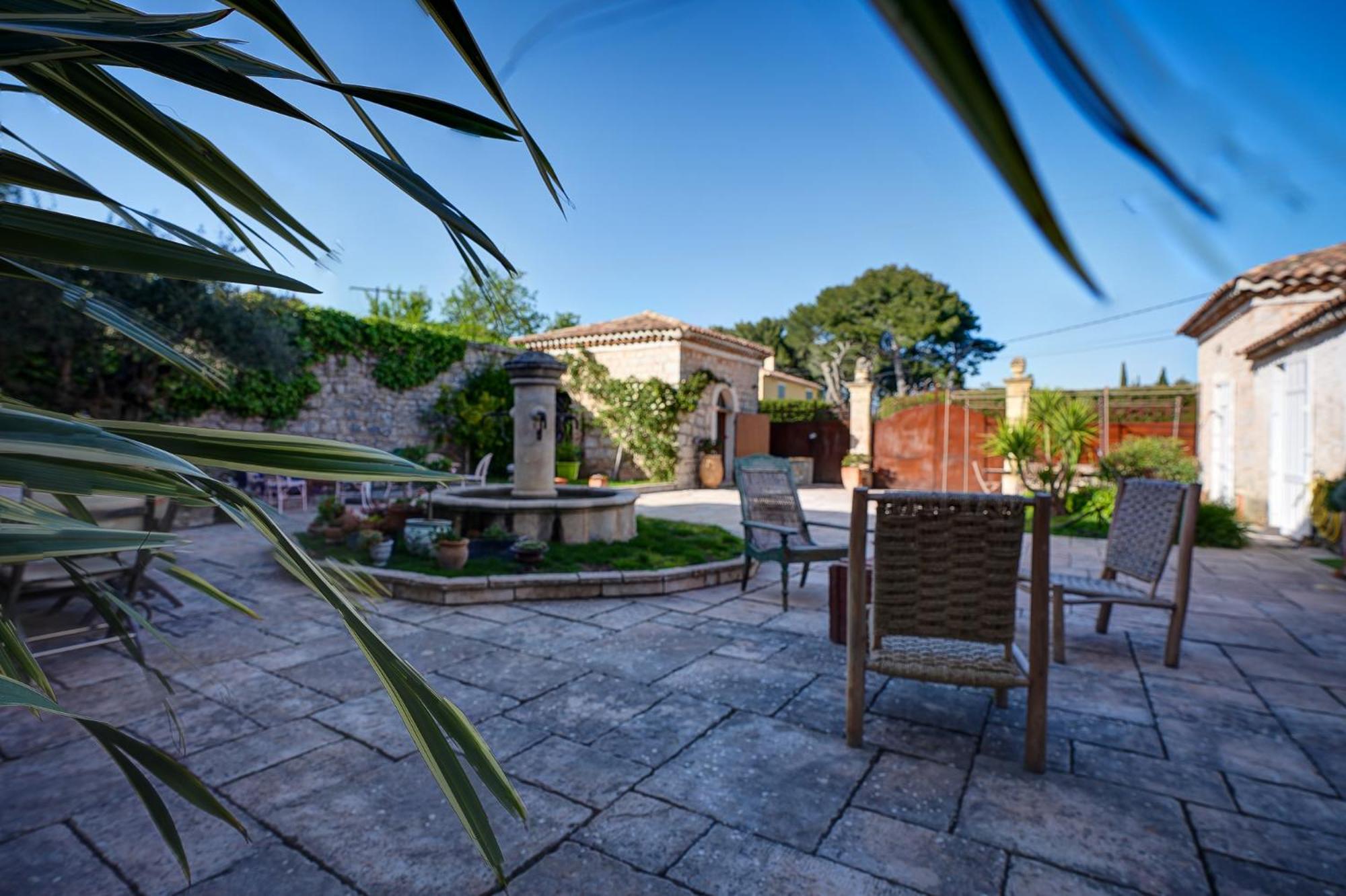 La Bastide Du Castellet Hotel Ле Кастеле Екстериор снимка