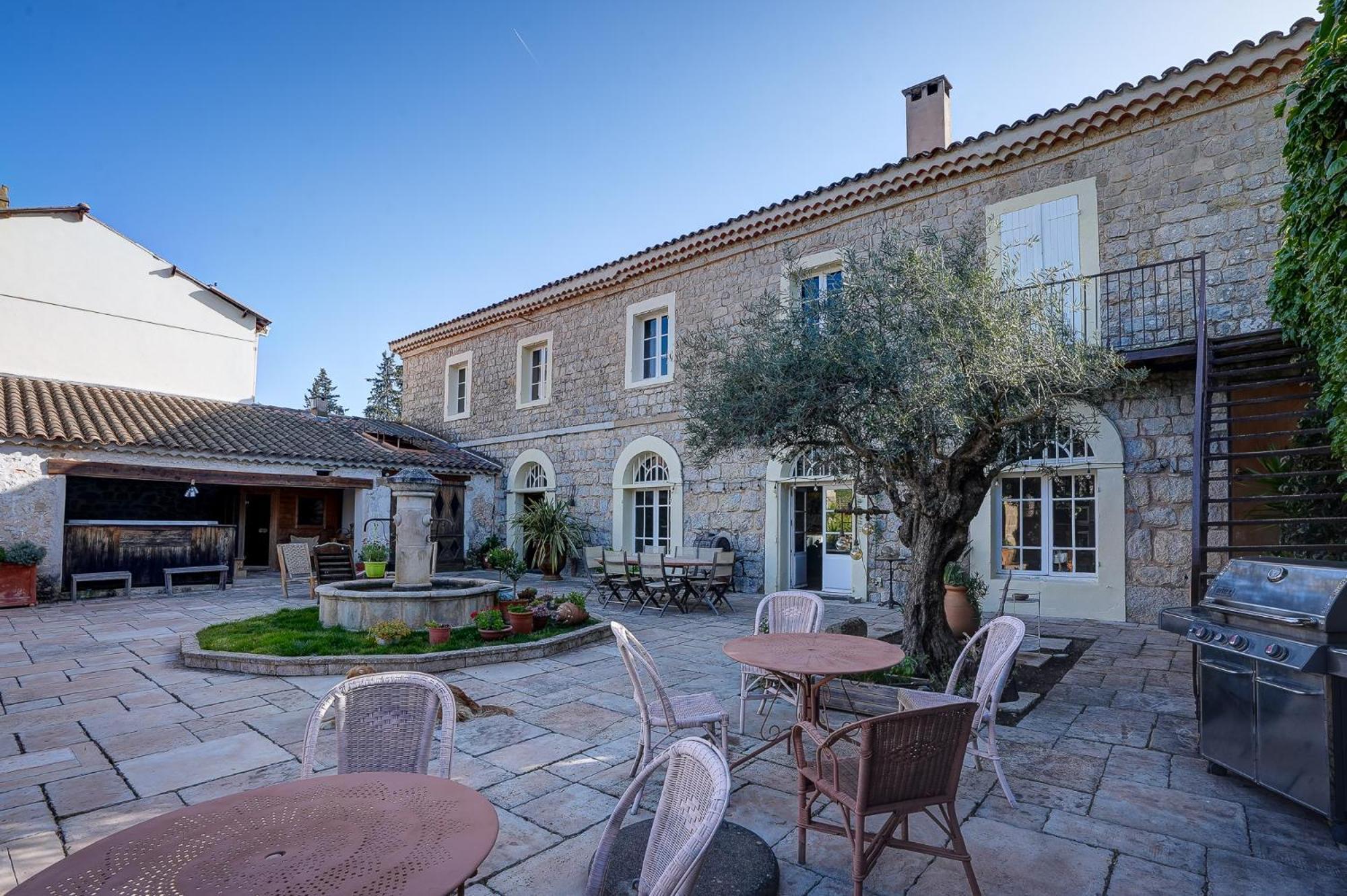 La Bastide Du Castellet Hotel Ле Кастеле Екстериор снимка