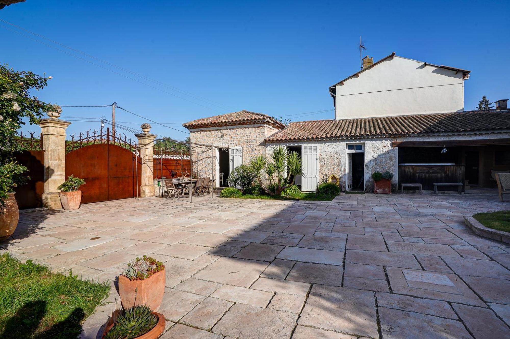La Bastide Du Castellet Hotel Ле Кастеле Екстериор снимка
